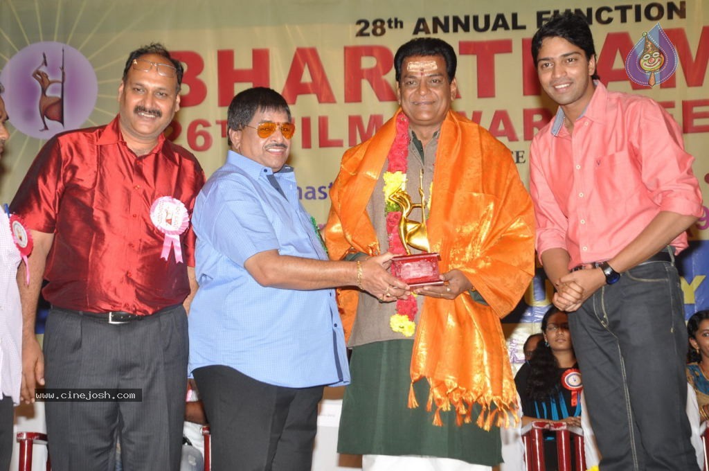 Celebs at Bharatamuni Awards - 131 / 250 photos