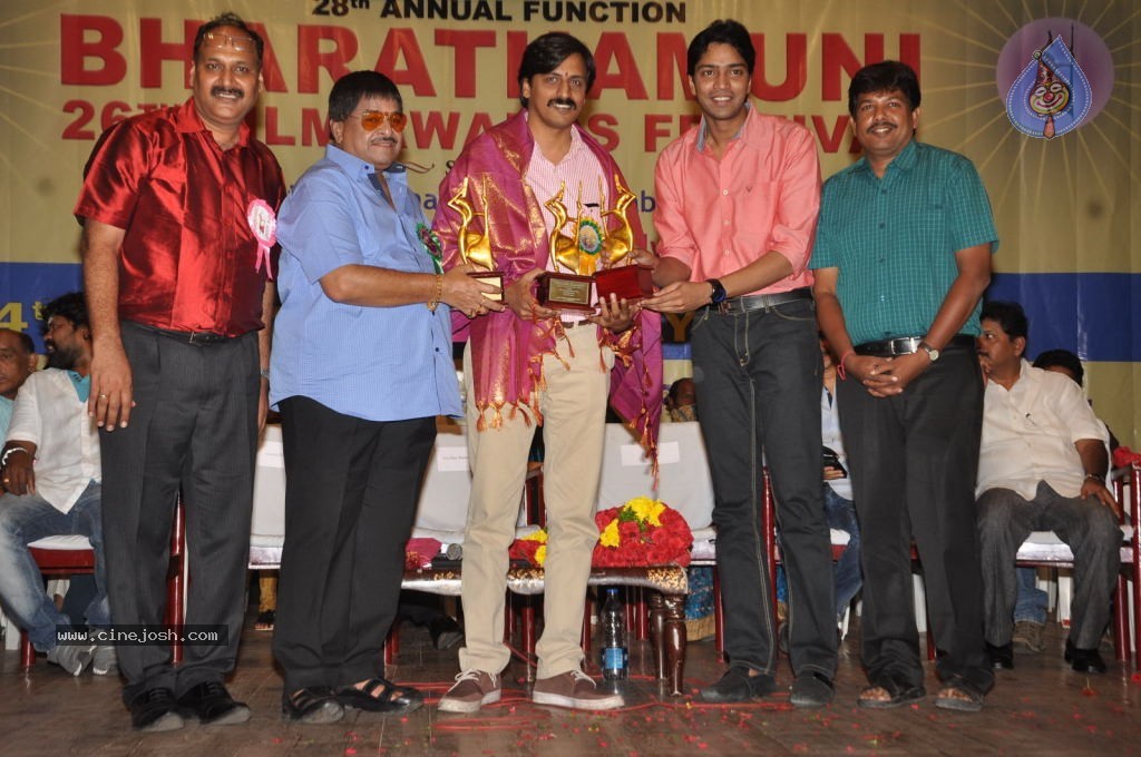 Celebs at Bharatamuni Awards - 136 / 250 photos