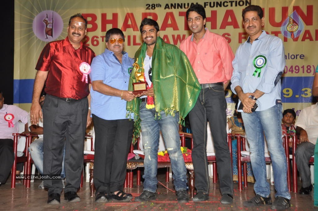 Celebs at Bharatamuni Awards - 142 / 250 photos