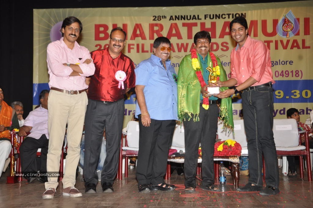 Celebs at Bharatamuni Awards - 145 / 250 photos