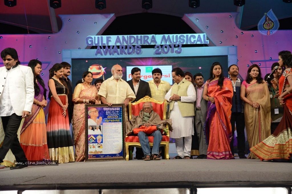 Celebs at Gama Awards 2013 - 11 / 321 photos