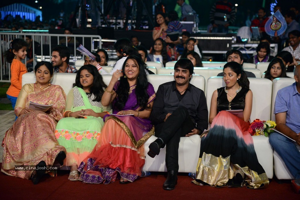 Celebs at Gama Awards 2013 - 46 / 321 photos