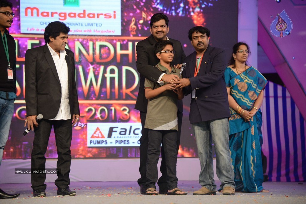 Celebs at Gama Awards 2013 - 99 / 321 photos