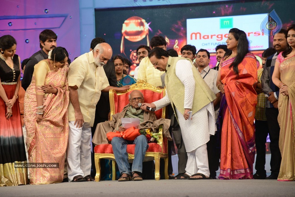 Celebs at Gama Awards 2013 - 180 / 321 photos