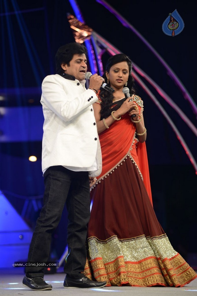 Celebs at Gama Awards 2013 - 272 / 321 photos