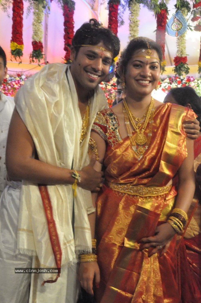 Celebs at Geetha Madhuri Wedding Photos - 35 / 213 photos