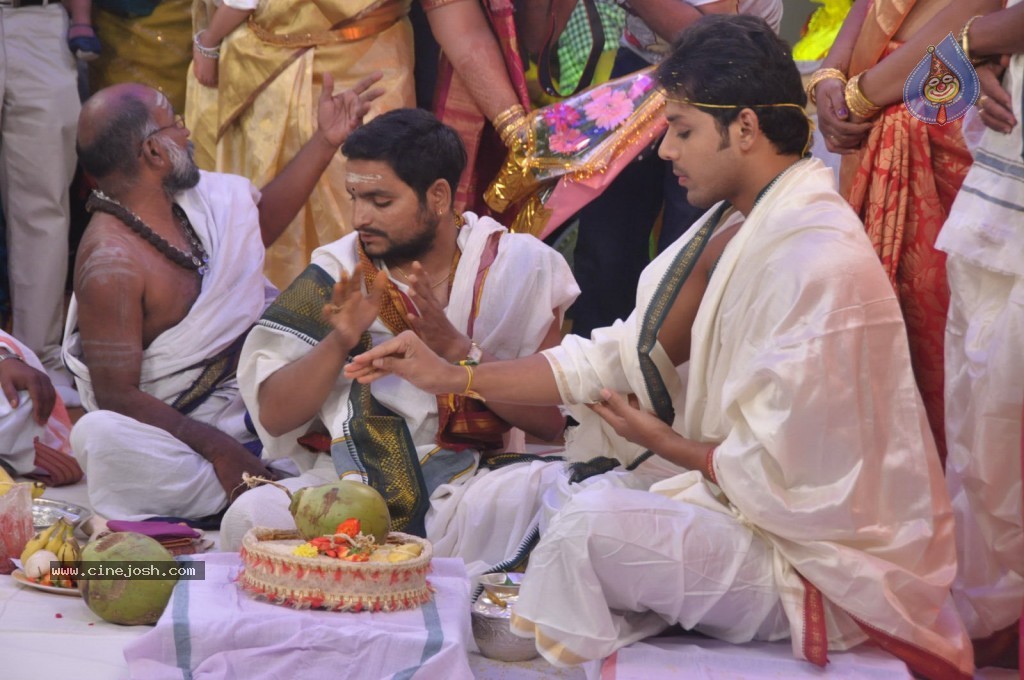 Celebs at Geetha Madhuri Wedding Photos - 68 / 213 photos