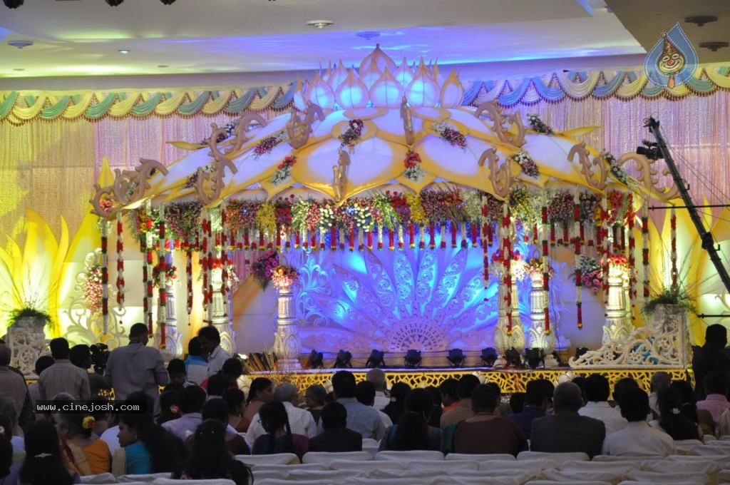 Celebs at Geetha Madhuri Wedding Photos - 117 / 213 photos