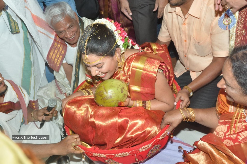 Celebs at Geetha Madhuri Wedding Photos - 202 / 213 photos