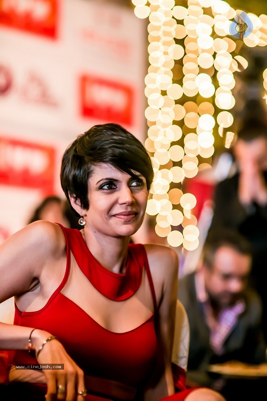 Celebs at Hundred Hearts Glamorous Charity Dinner 02 - 13 / 105 photos