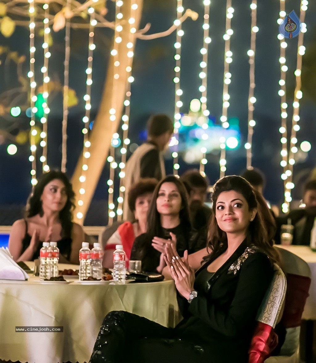 Celebs at Hundred Hearts Glamorous Charity Dinner 02 - 35 / 105 photos