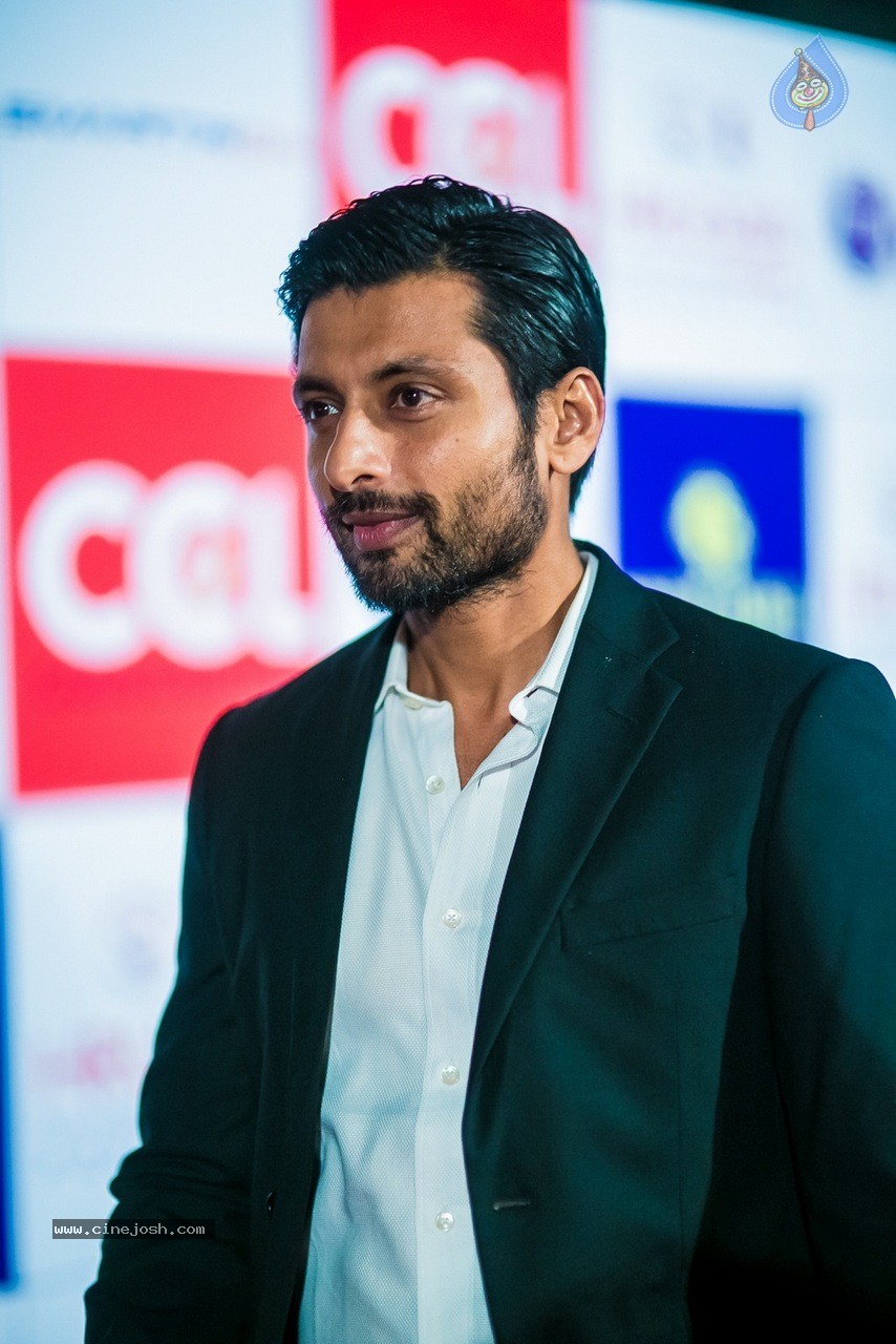 Celebs at Hundred Hearts Glamorous Charity Dinner 01 - 65 / 105 photos