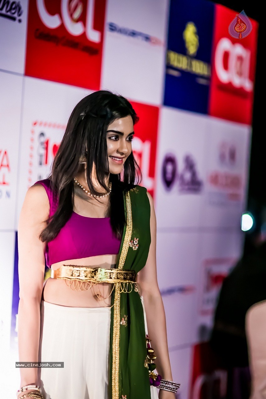 Celebs at Hundred Hearts Glamorous Charity Dinner 01 - 67 / 105 photos