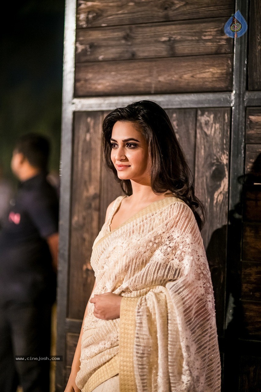 Celebs at Hundred Hearts Glamorous Charity Dinner 01 - 69 / 105 photos