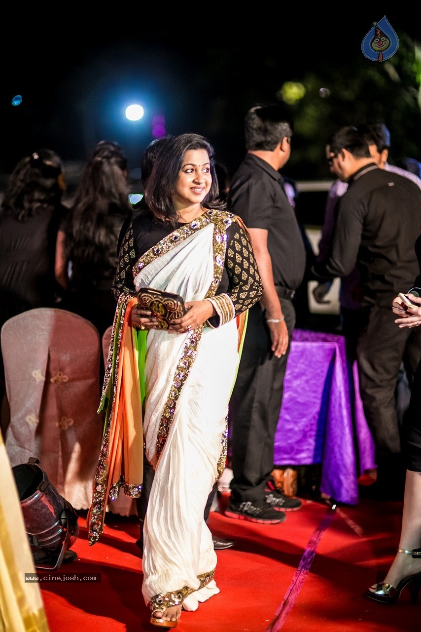 Celebs at Hundred Hearts Glamorous Charity Dinner 01 - 78 / 105 photos