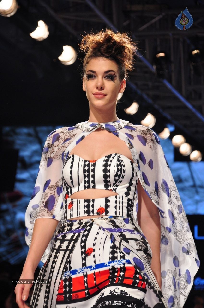 Celebs at Lakme Fahion Week 2015 - 21 / 60 photos