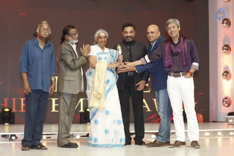 Celebs at Mirchi Music Awards 2014 Photos 2 - 29 / 63 photos