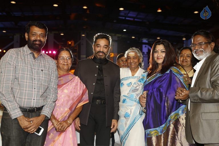 Celebs at Mirchi Music Awards 2014 Photos 2 - 30 / 63 photos