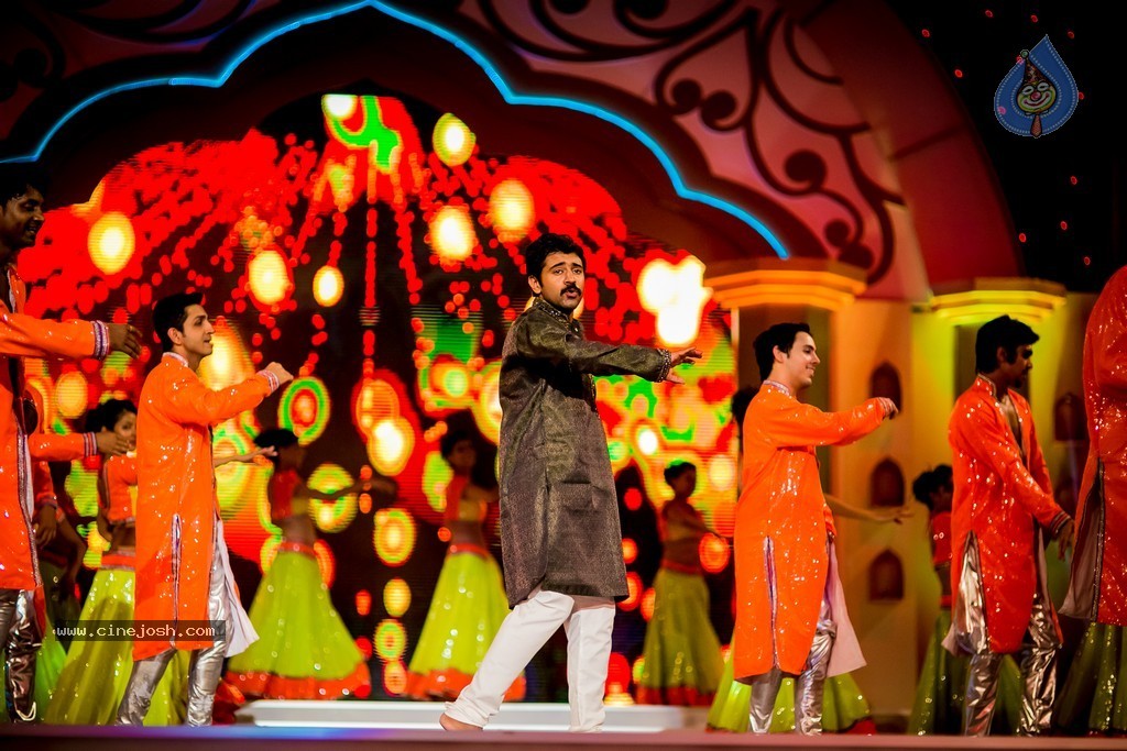 Celebs at SIIMA 2014 - 95 / 431 photos