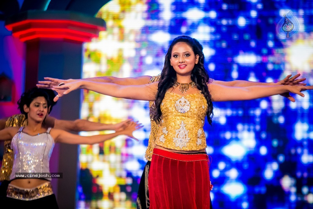Celebs at SIIMA 2014 - 207 / 431 photos