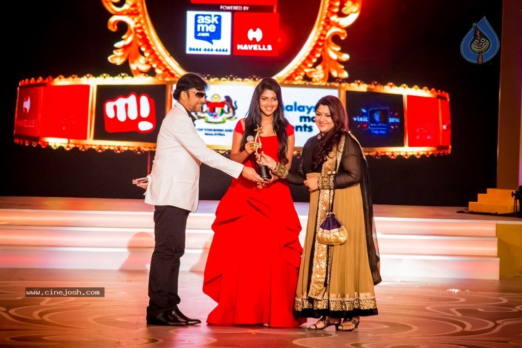 Celebs at SIIMA 2014 - 271 / 431 photos