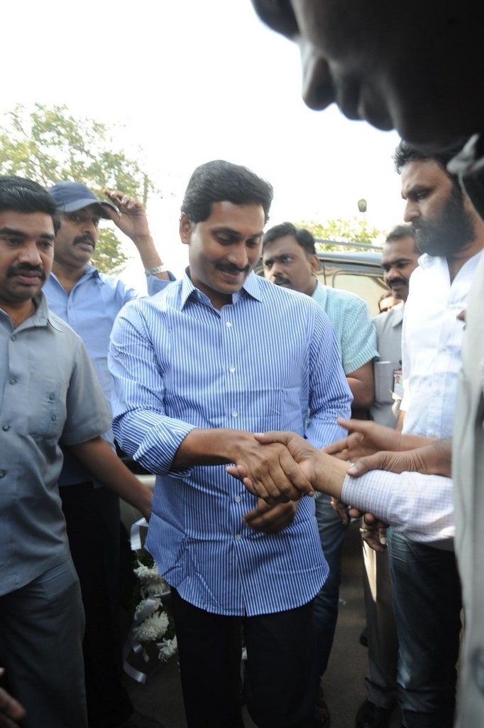Celebs Condolences to Nandamuri Janakiram Photos - 26 / 351 photos