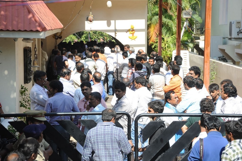 Celebs Condolences to Nandamuri Janakiram Photos - 27 / 351 photos