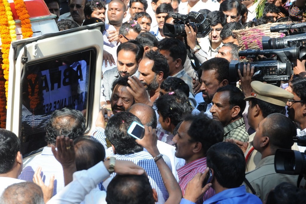 Celebs Condolences to Nandamuri Janakiram Photos - 31 / 351 photos