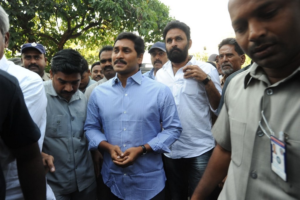 Celebs Condolences to Nandamuri Janakiram Photos - 35 / 351 photos