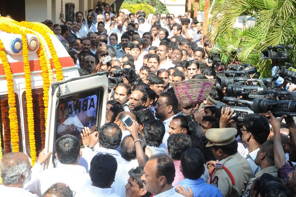 Celebs Condolences to Nandamuri Janakiram Photos - 51 / 351 photos