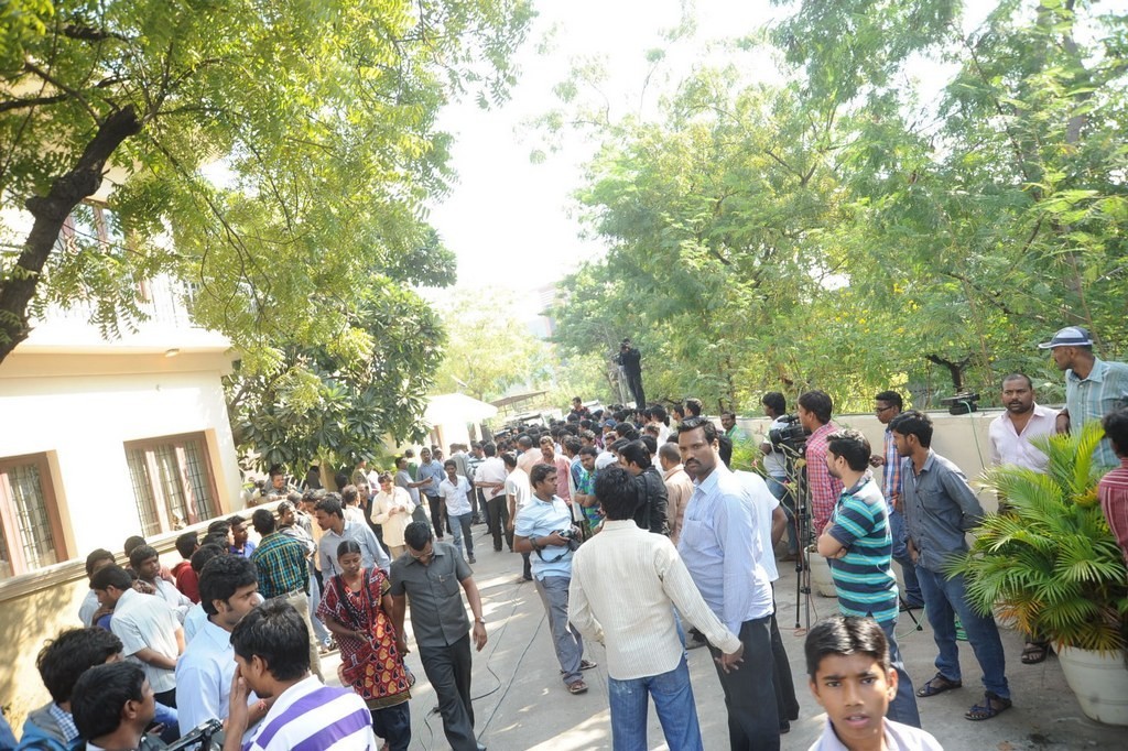 Celebs Condolences to Nandamuri Janakiram Photos - 72 / 351 photos