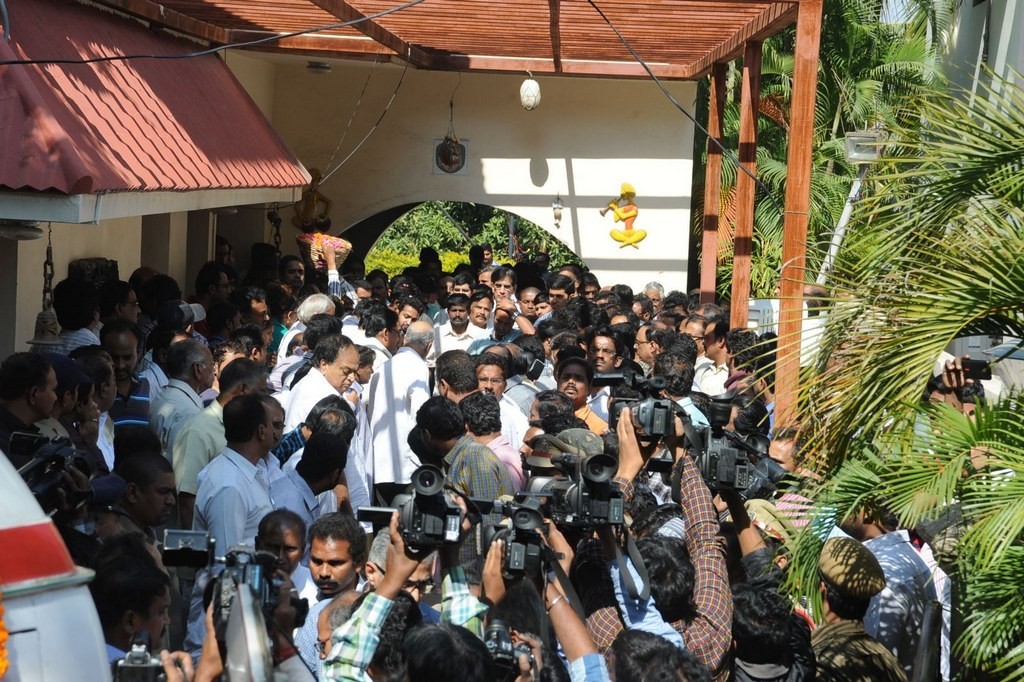 Celebs Condolences to Nandamuri Janakiram Photos - 77 / 351 photos