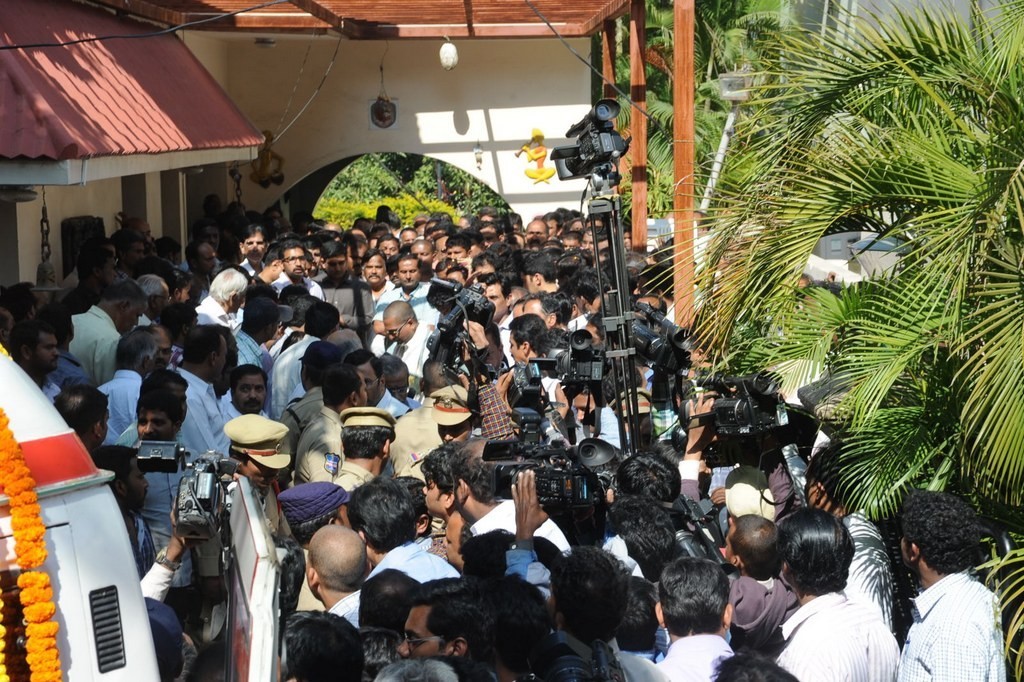 Celebs Condolences to Nandamuri Janakiram Photos - 87 / 351 photos