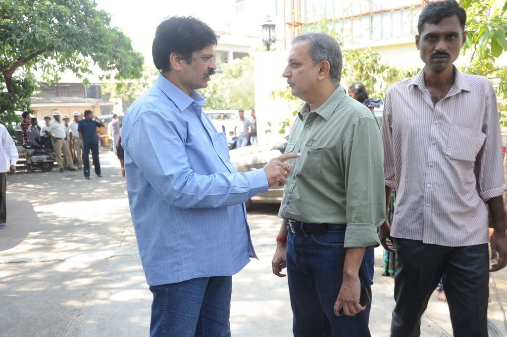Celebs Condolences to Nandamuri Janakiram Photos - 90 / 351 photos