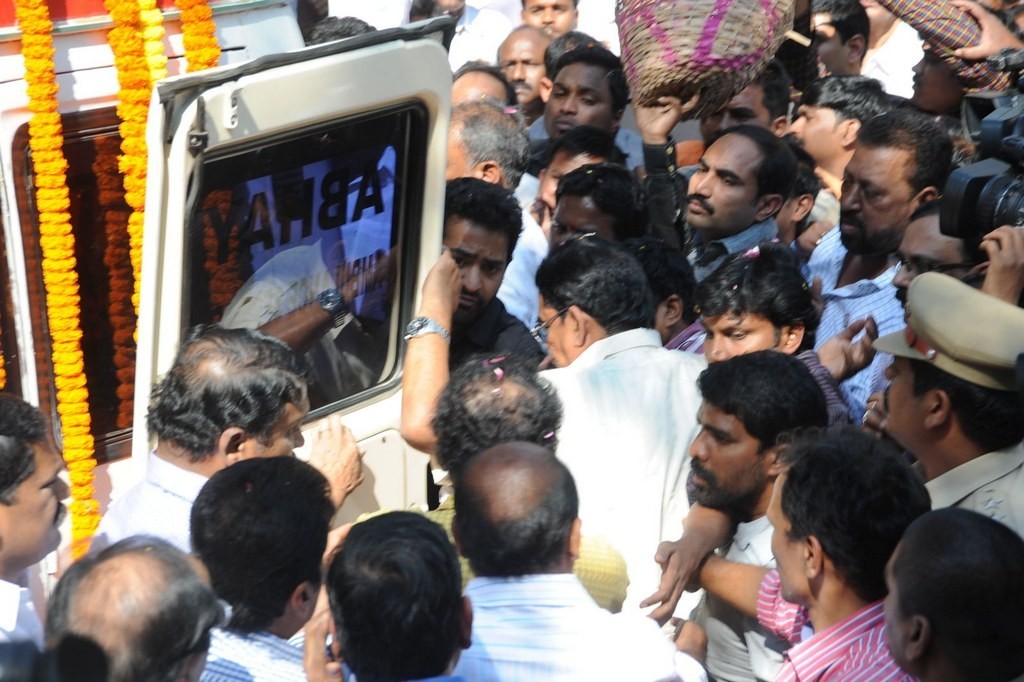 Celebs Condolences to Nandamuri Janakiram Photos - 91 / 351 photos