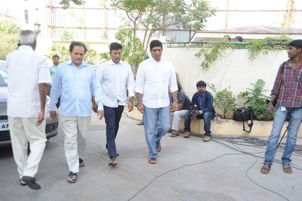 Celebs Condolences to Nandamuri Janakiram Photos - 102 / 351 photos