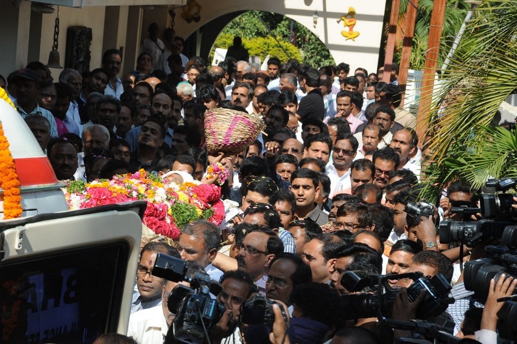 Celebs Condolences to Nandamuri Janakiram Photos - 113 / 351 photos