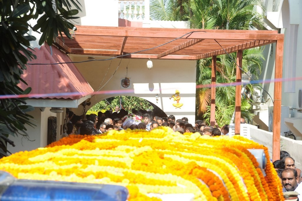 Celebs Condolences to Nandamuri Janakiram Photos - 115 / 351 photos