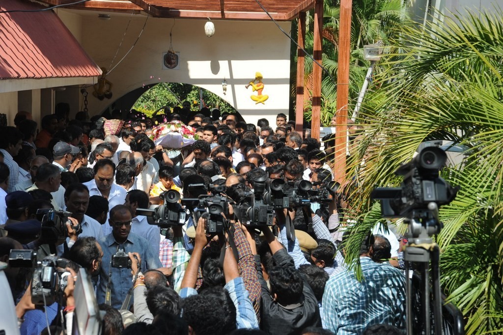 Celebs Condolences to Nandamuri Janakiram Photos - 123 / 351 photos