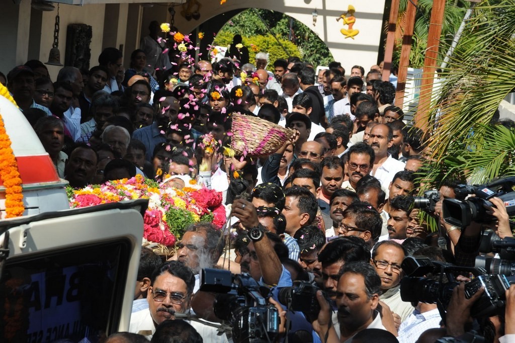 Celebs Condolences to Nandamuri Janakiram Photos - 126 / 351 photos