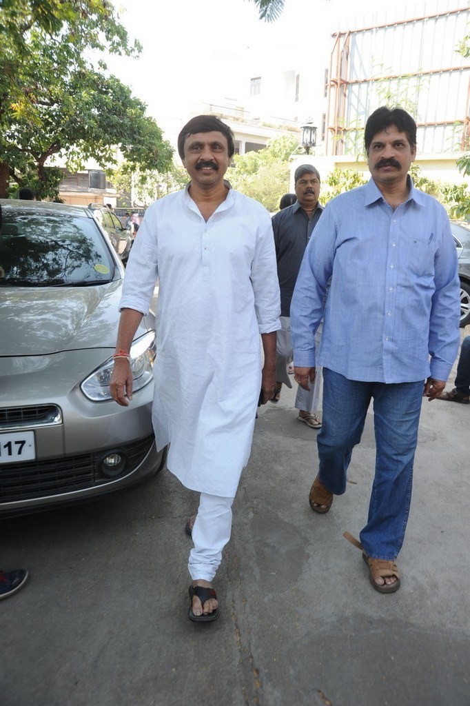 Celebs Condolences to Nandamuri Janakiram Photos - 149 / 351 photos