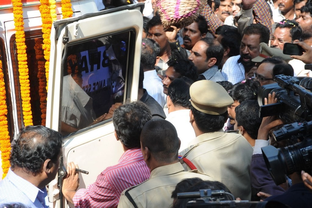 Celebs Condolences to Nandamuri Janakiram Photos - 151 / 351 photos