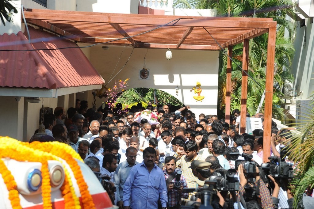 Celebs Condolences to Nandamuri Janakiram Photos - 154 / 351 photos