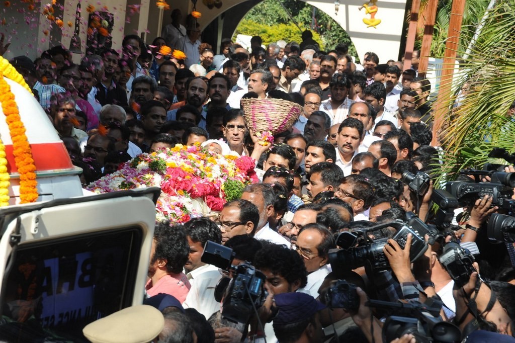 Celebs Condolences to Nandamuri Janakiram Photos - 172 / 351 photos