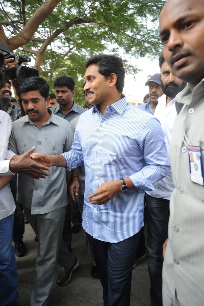 Celebs Condolences to Nandamuri Janakiram Photos - 188 / 351 photos