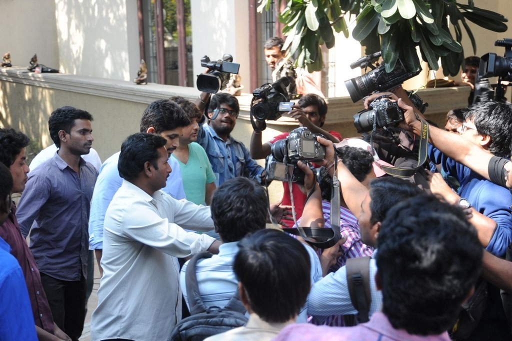 Celebs Condolences to Nandamuri Janakiram Photos - 200 / 351 photos