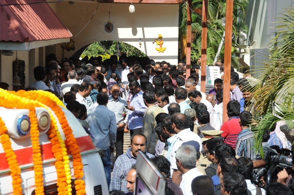 Celebs Condolences to Nandamuri Janakiram Photos - 205 / 351 photos