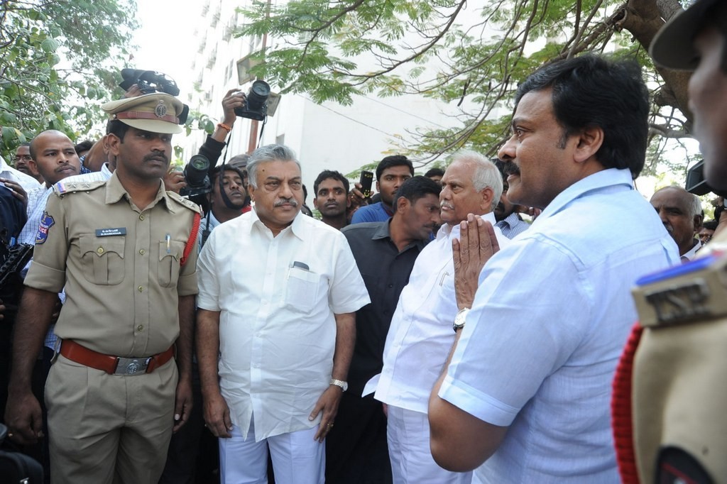Celebs Condolences to Nandamuri Janakiram Photos - 222 / 351 photos