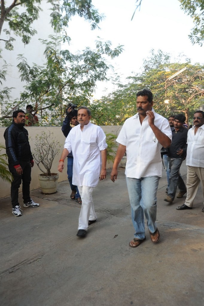 Celebs Condolences to Nandamuri Janakiram Photos - 230 / 351 photos