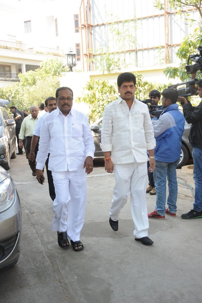 Celebs Condolences to Nandamuri Janakiram Photos - 234 / 351 photos